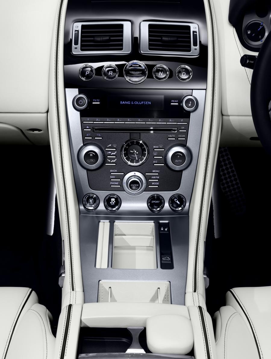 Детали интерьера Aston Martin Virage Volante 2011 года  (фото 7 из 19)